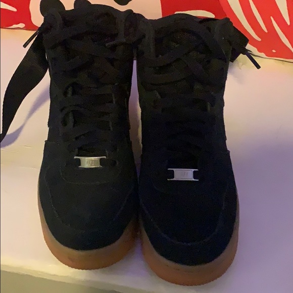 black air forces gum bottom